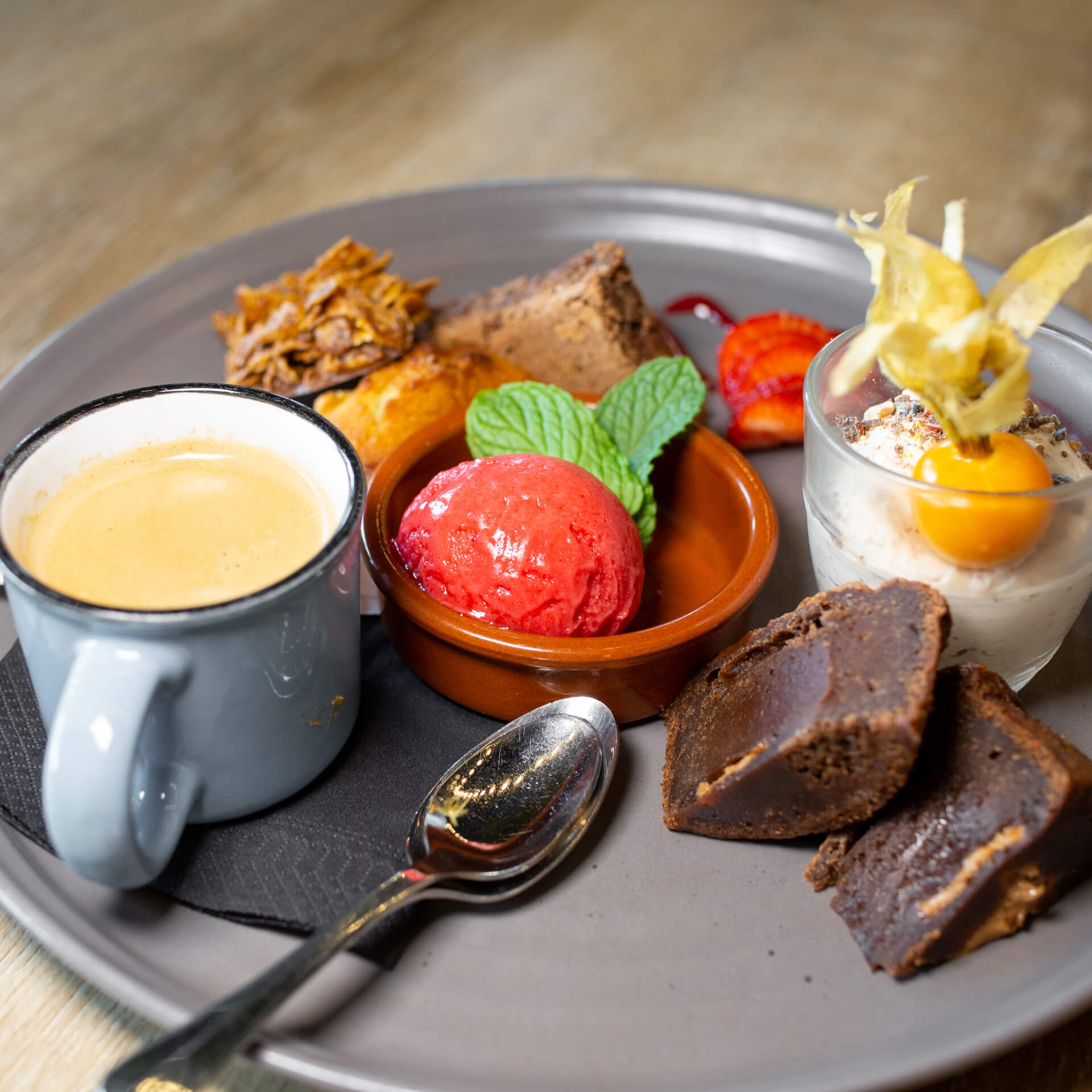 la-cantine-du-vignoble-restaurant-basse-goulaine-cafe-gourmand